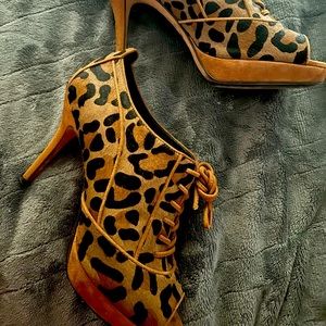 Barney’s New York brand Vero Cuocio leopard print heels